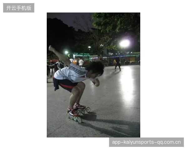 极速轮滑手鞋冒烟，网友热议摩擦起火真相揭秘